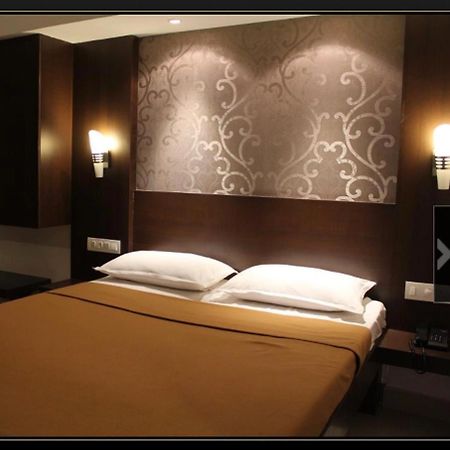 Hotel Aashraya Mysore Esterno foto